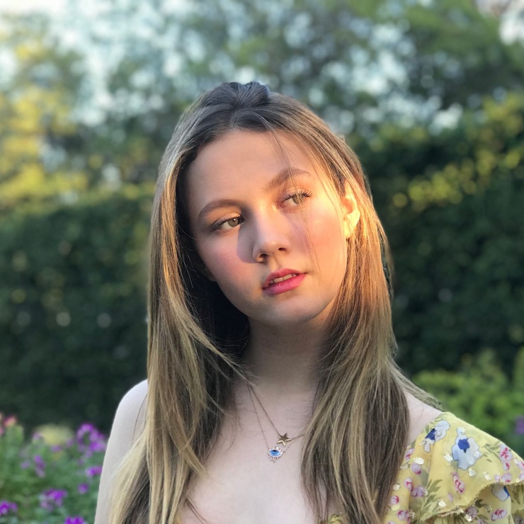 Iris Apatow Iris Apatow