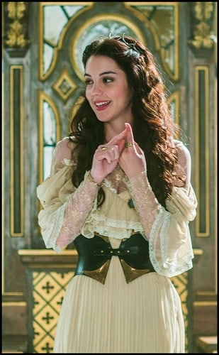 Mary Stuart (Adelaide Kane)