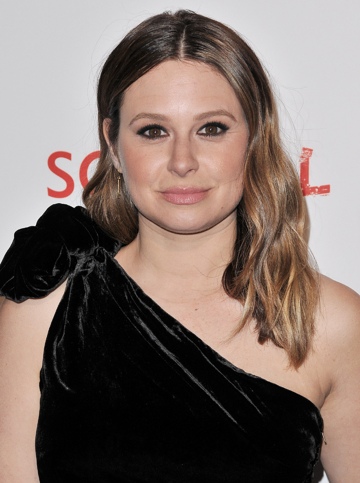 Katie Lowes