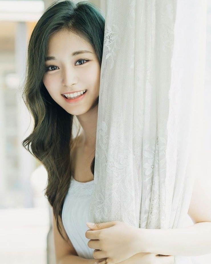 Chou Tzu-yu (Tzuyu) Chou Tzu-yu (Tzuyu)
