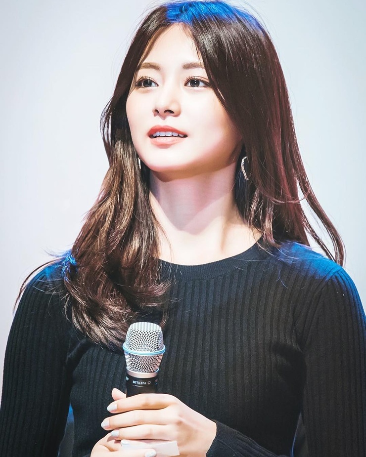 Chou Tzu-yu (Tzuyu) Chou Tzu-yu (Tzuyu)