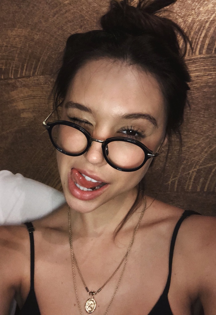Alexis Ren