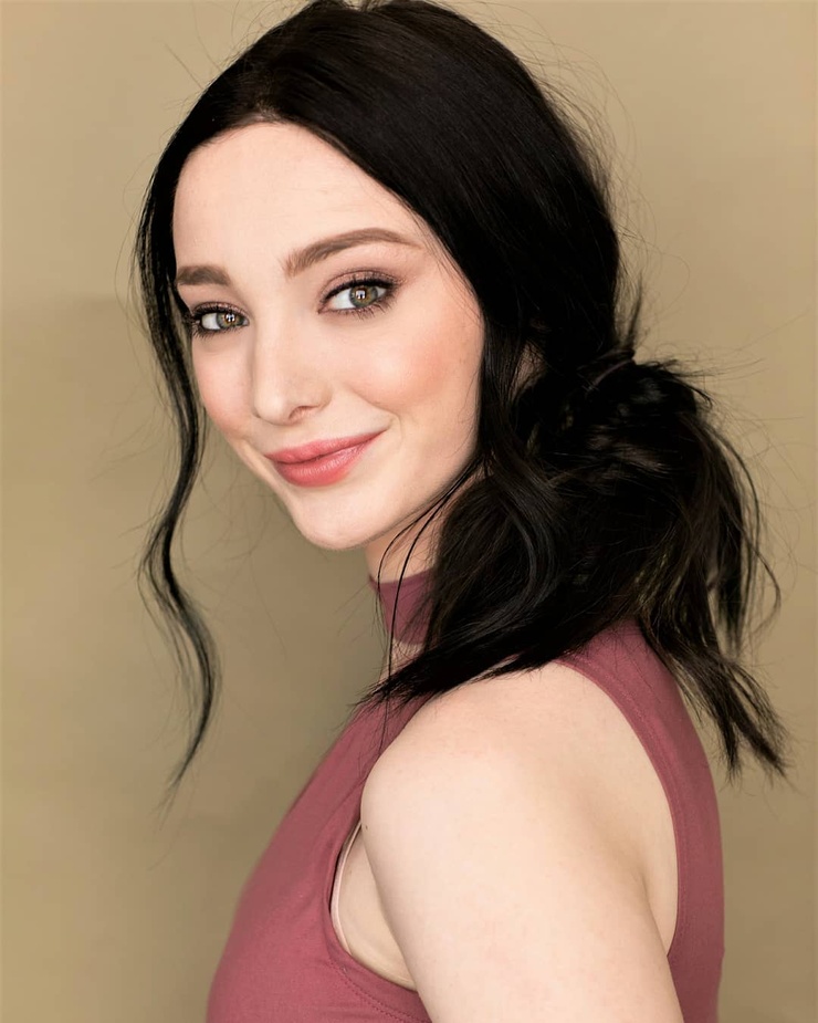 Emma Dumont Emma Dumont