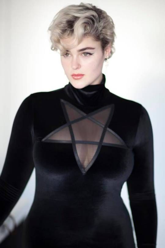 Stefania ferrario фото ню