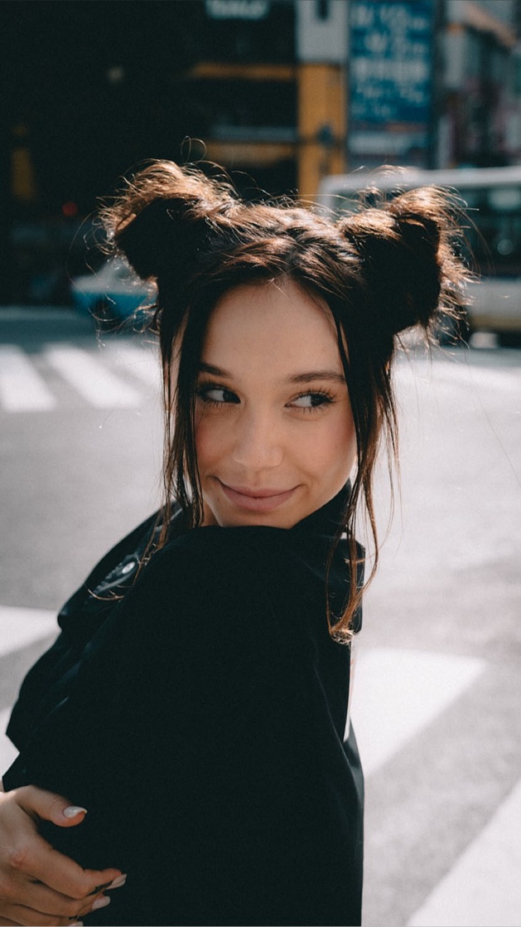 Alexis Ren