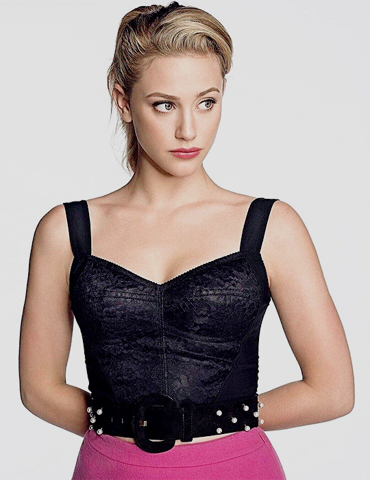 Lili Reinhart