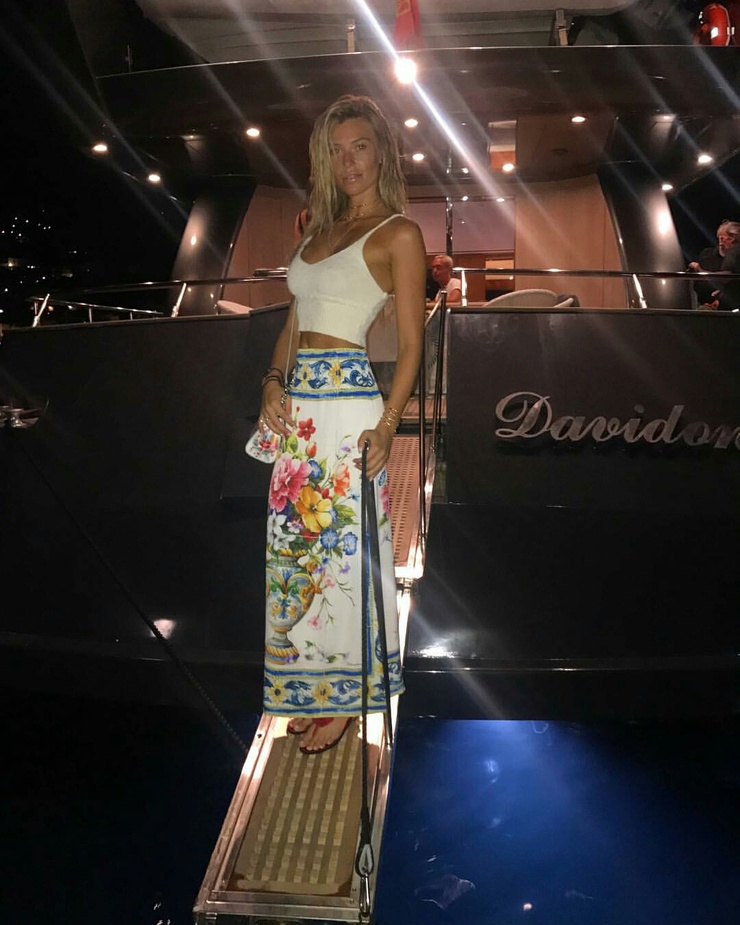 Samantha Hoopes Samantha Hoopes