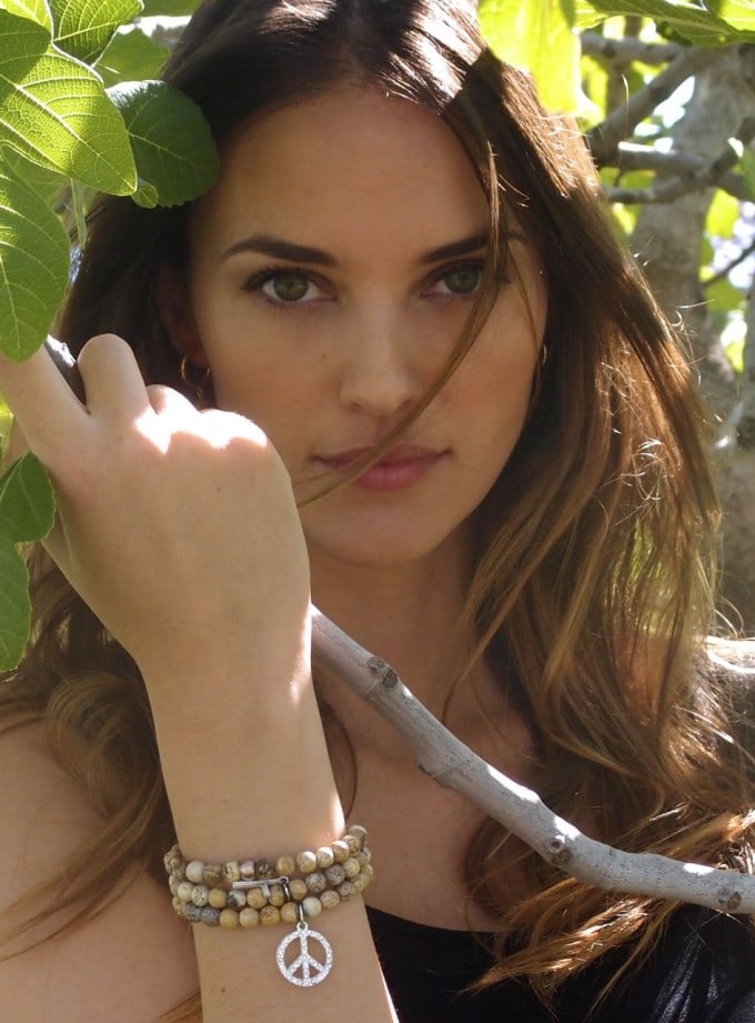 Helen Lindes Helen Lindes