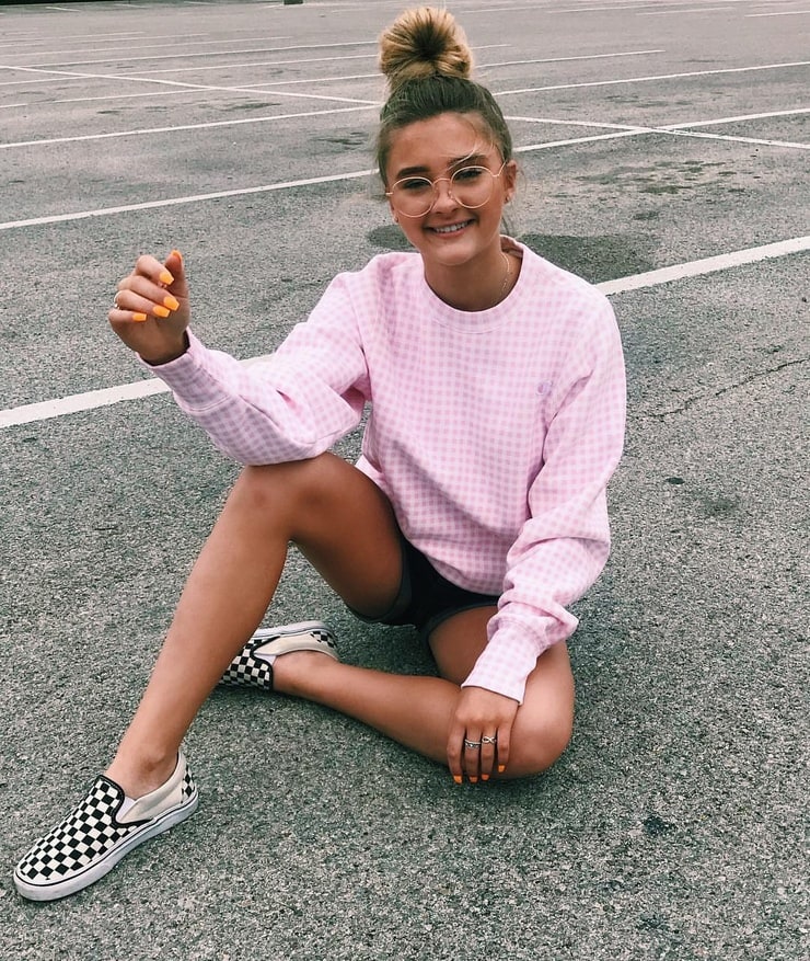 Sexy lizzy greene Truth or