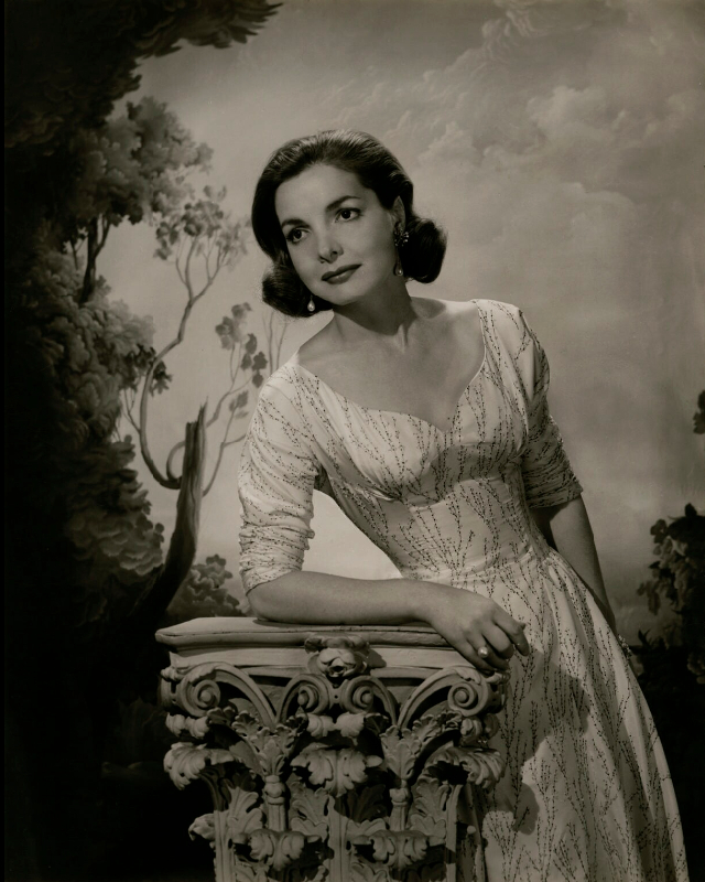 Elizabeth Sellars Elizabeth Sellars