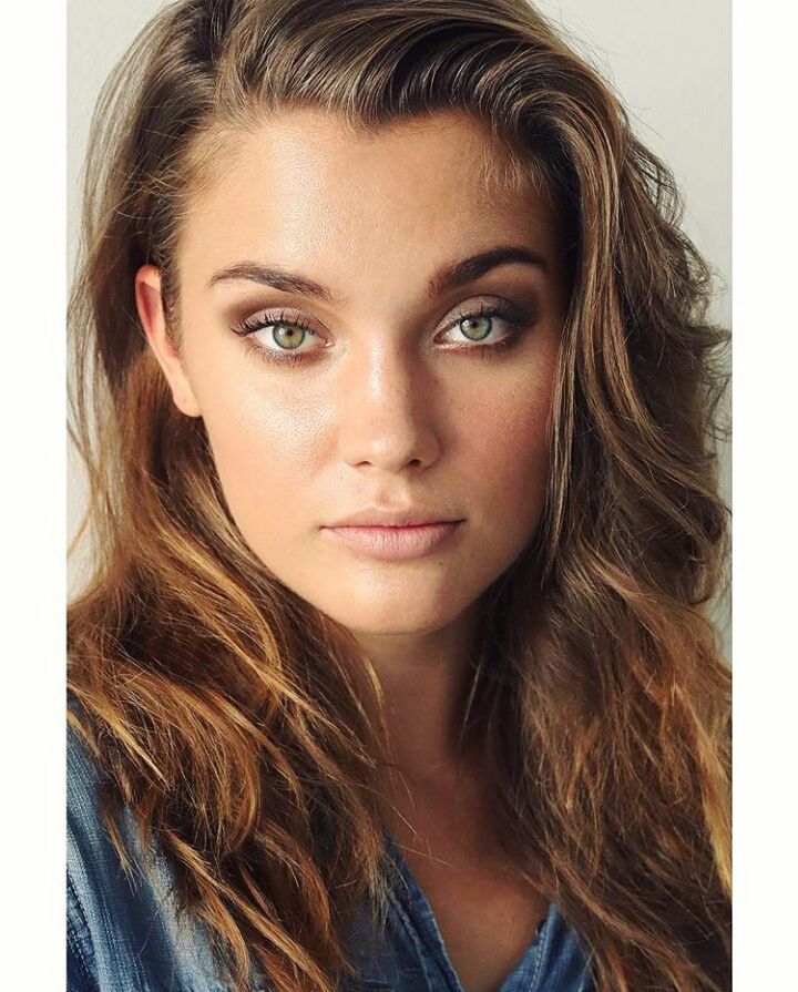 Nicole Volfova Nicole Volfova