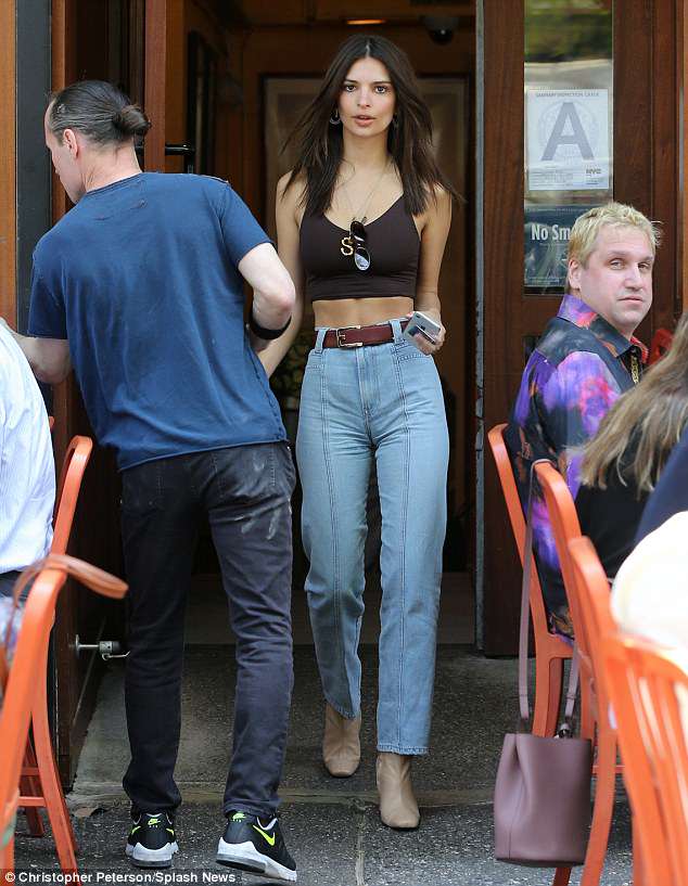Emily Ratajkowski