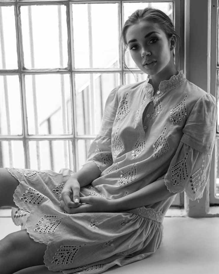 Picture of Amy Jackson