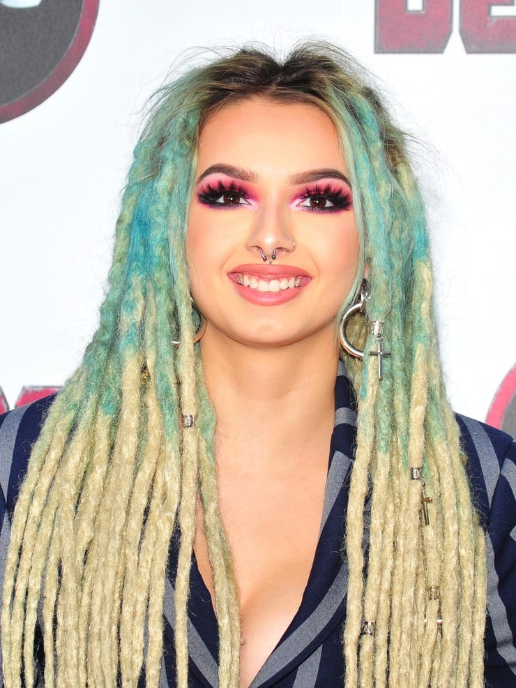 Zhavia