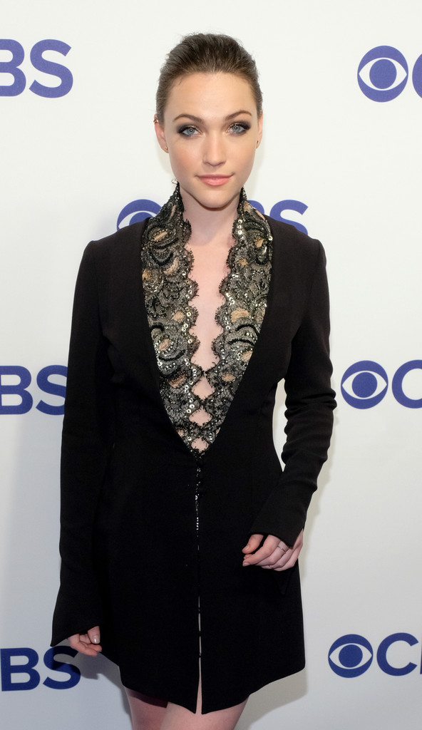 Violett Beane
