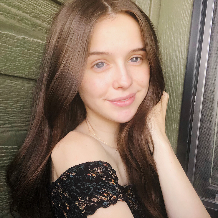 Acacia Brinley picture