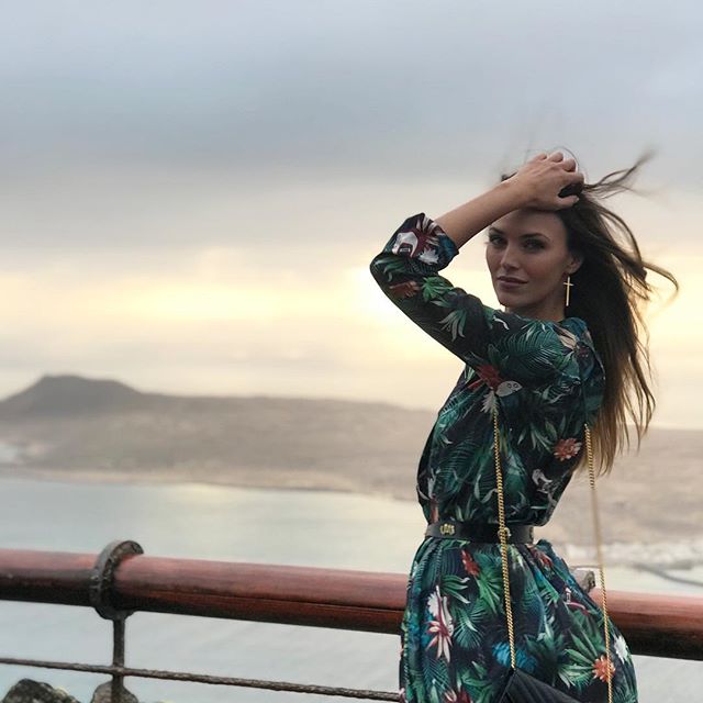 Helen Lindes Helen Lindes