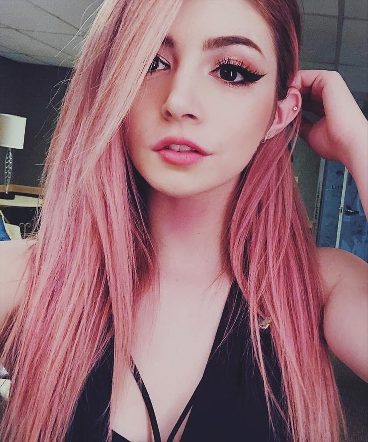 Chrissy Costanza