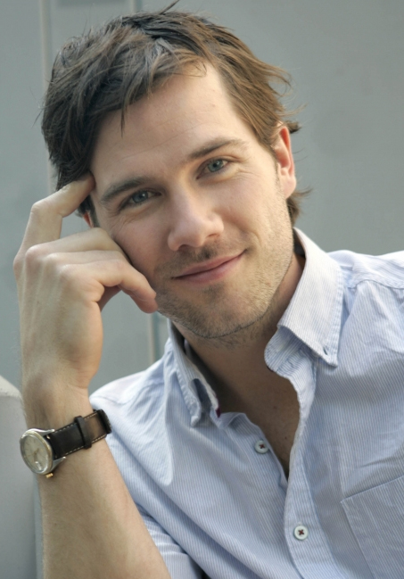 Luke MacFarlane Luke MacFarlane