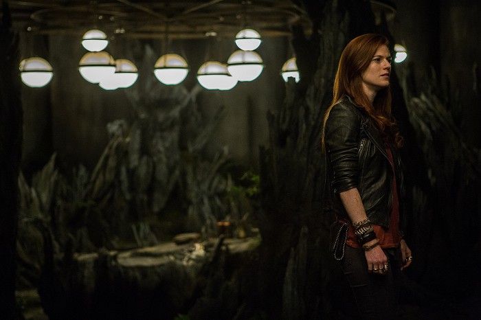 Chloe (Rose Leslie)