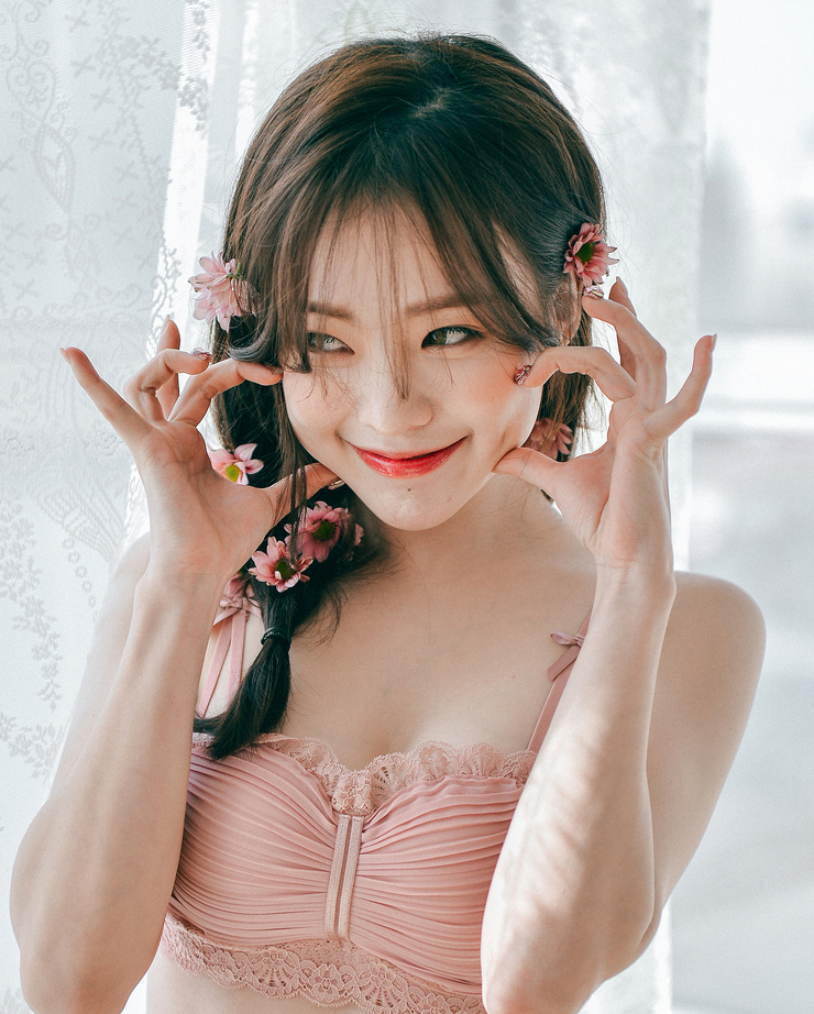 Ha Neul (하늘)
