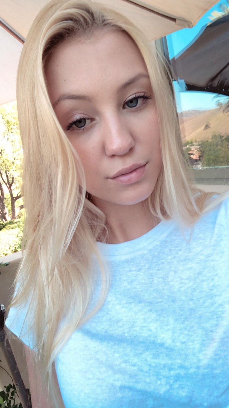 Ava Sambora