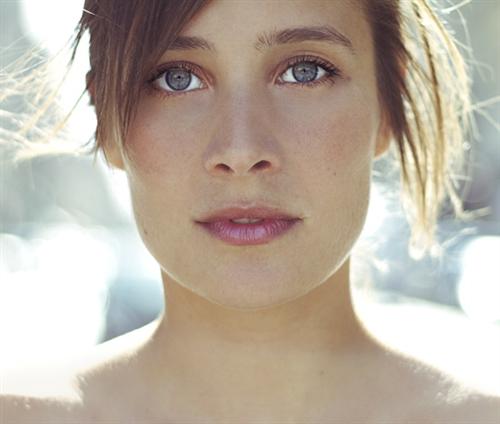 Julie De Bona