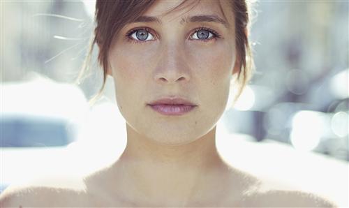 Julie De Bona