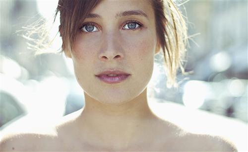 Julie De Bona