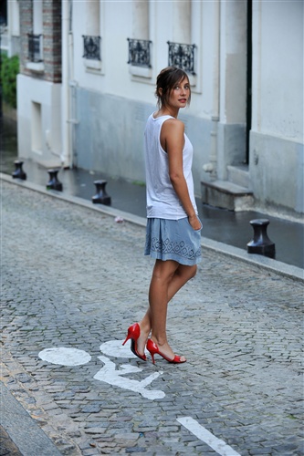 Julie De Bona