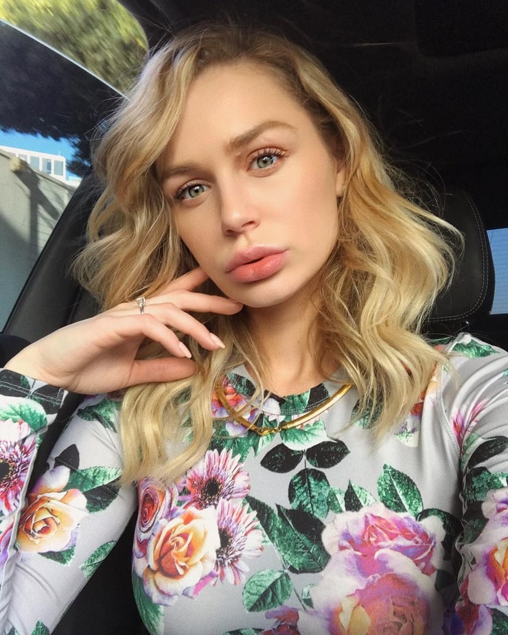 Kate 28. Кейт Комптон inst. Kate Compton selfie.