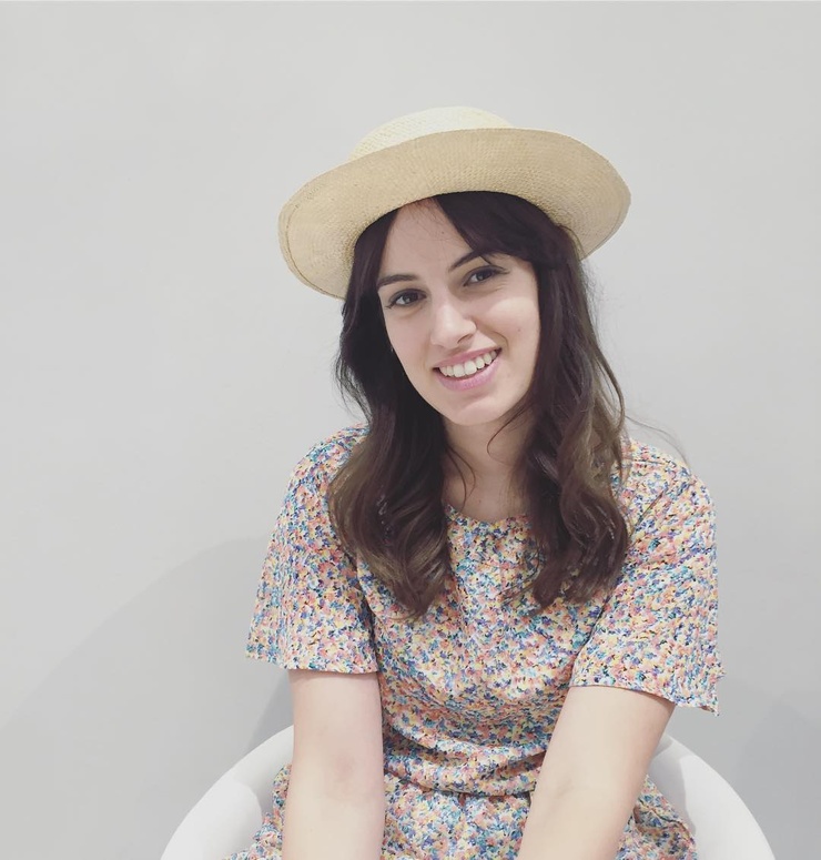 Angela Curri Angela Curri