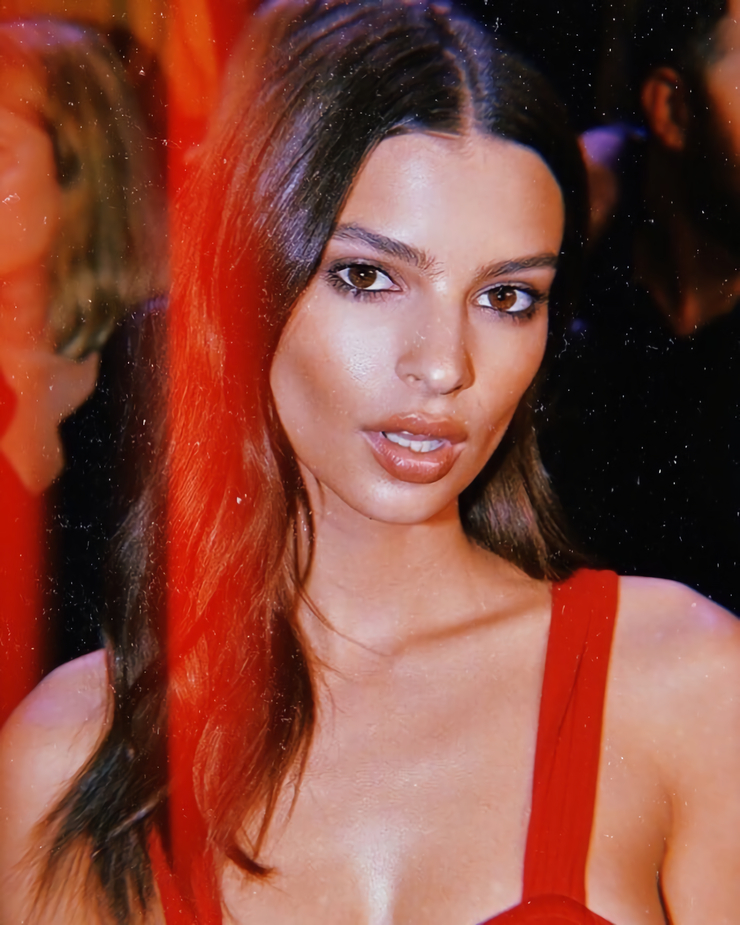 Emily Ratajkowski