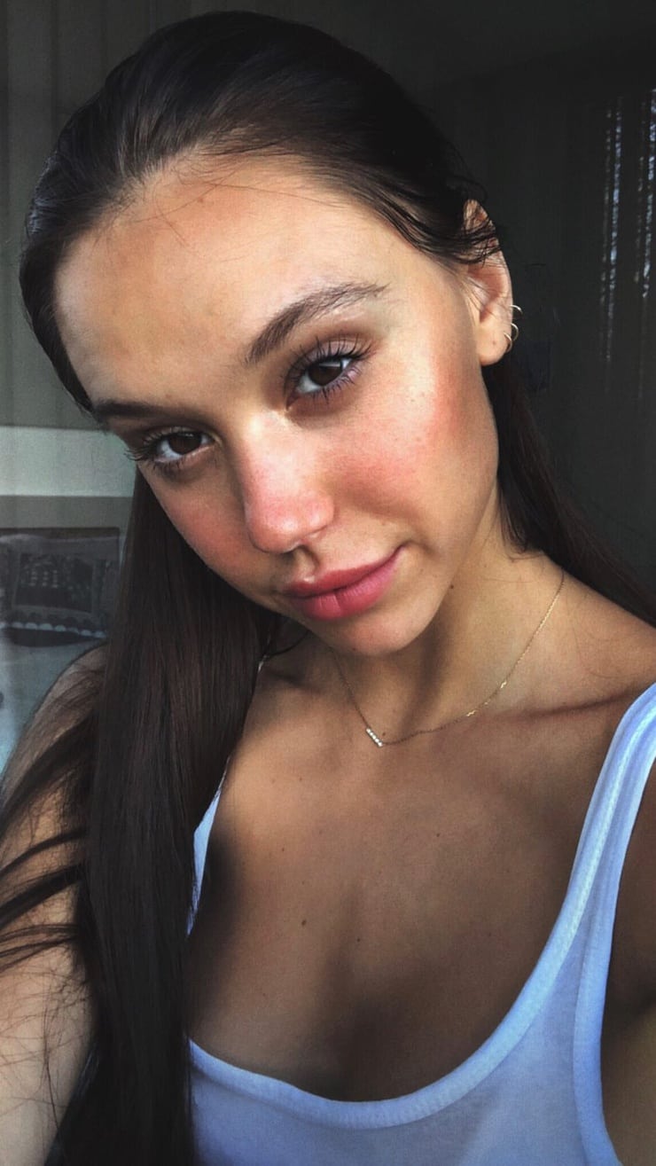 Alexis Ren