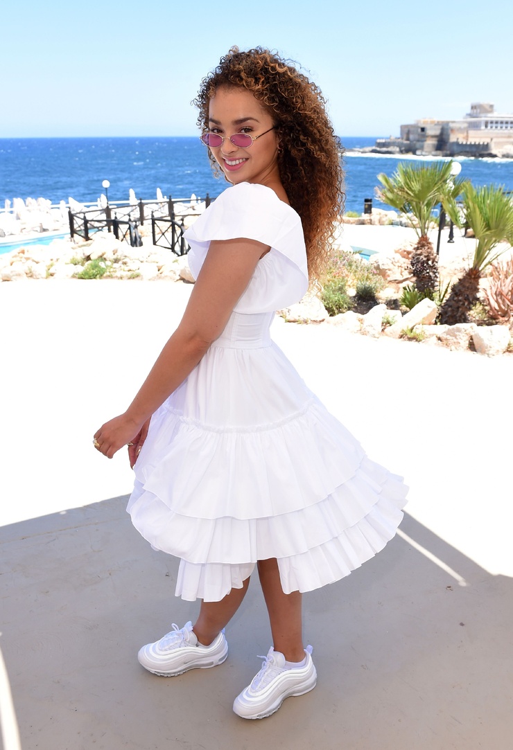 Ella Eyre