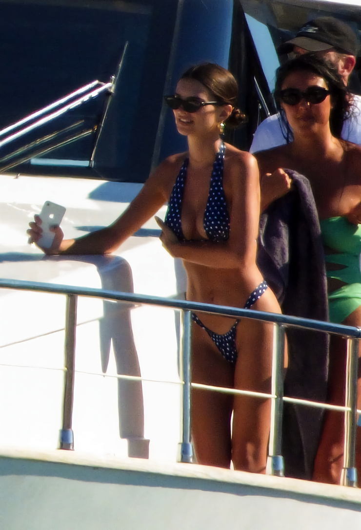 Emily Ratajkowski