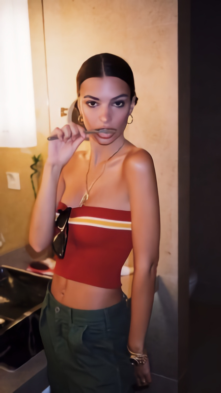 Emily Ratajkowski