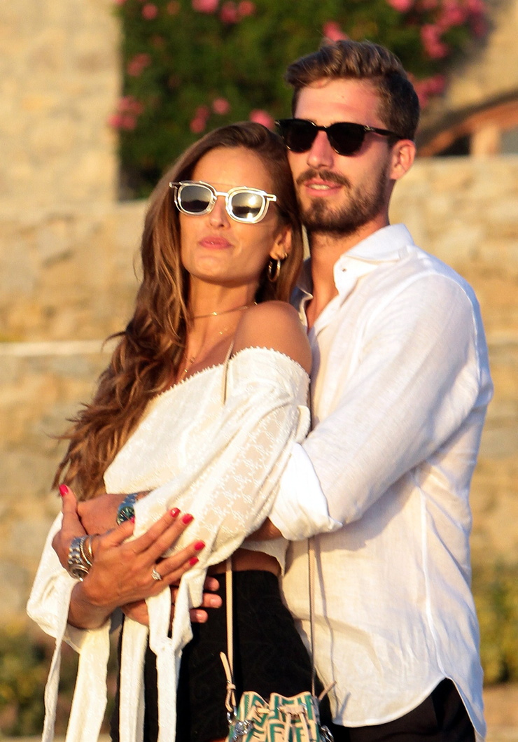 Izabel Goulart Izabel Goulart
