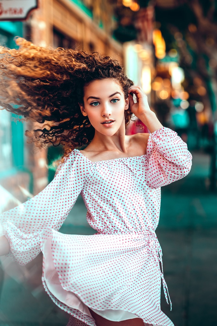 Sofie Dossi