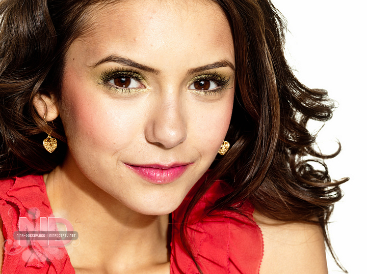 Nina Dobrev
