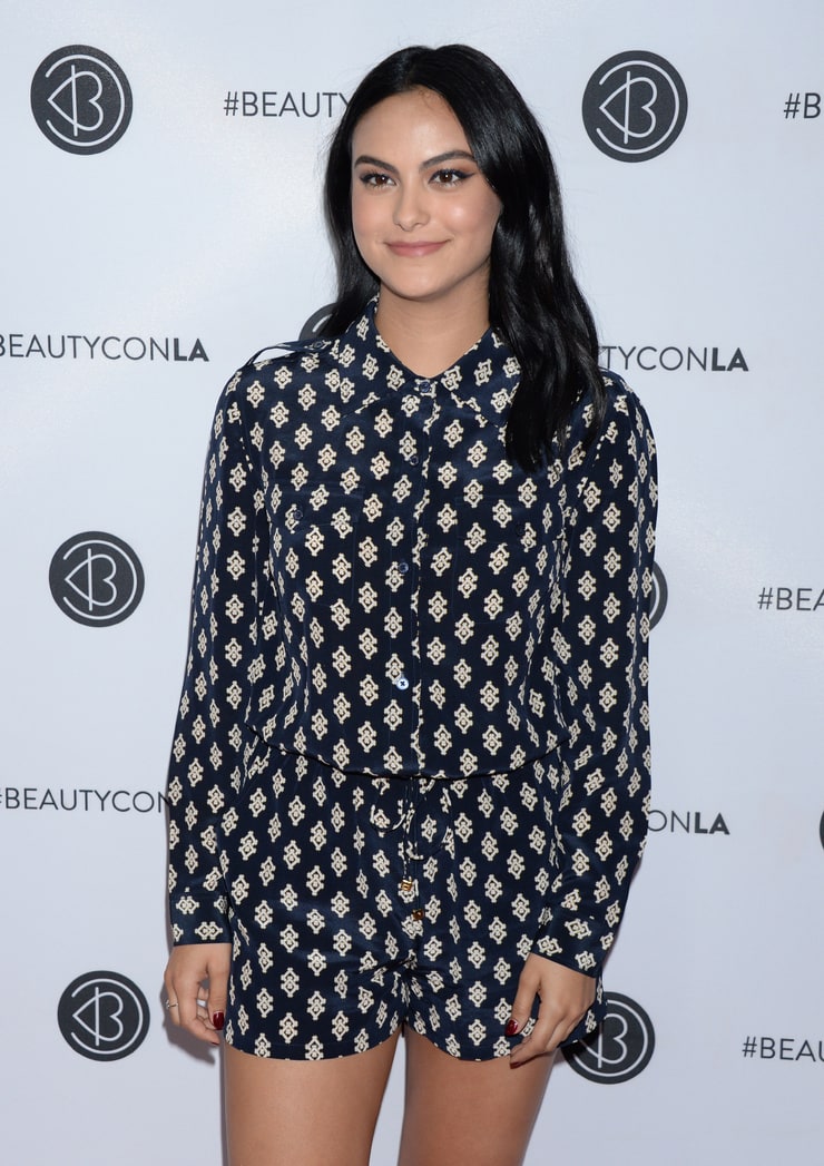 Camila Mendes