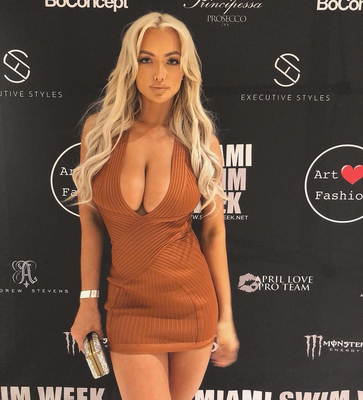 Lindsey Pelas Lindsey Pelas