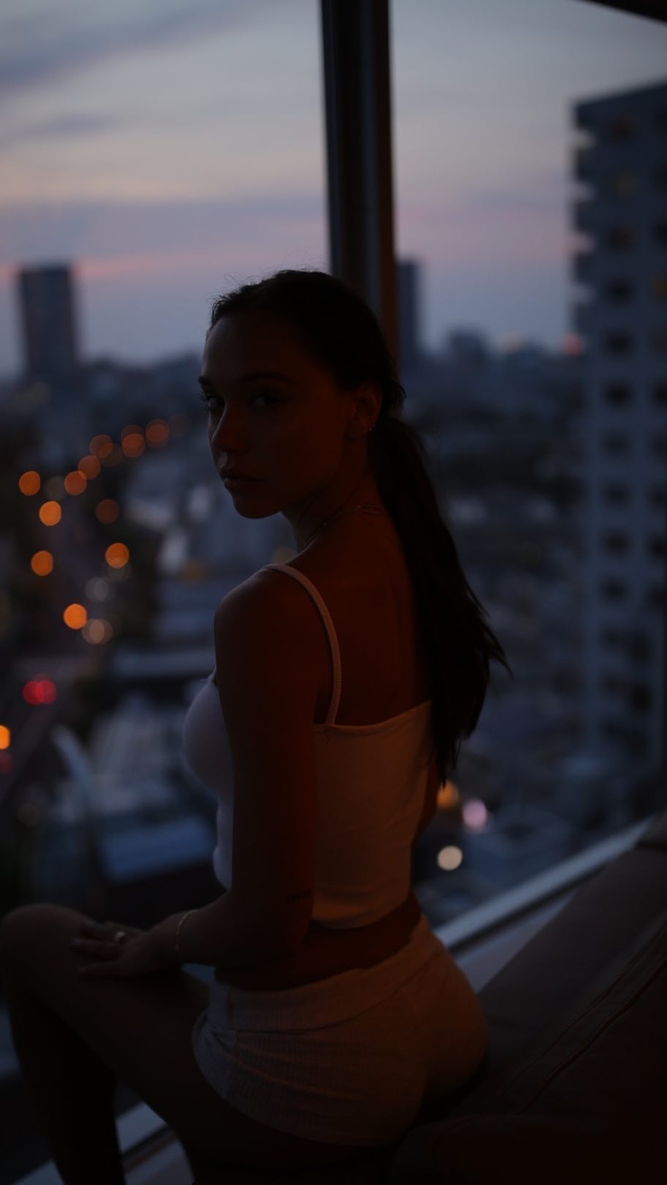 Alexis Ren