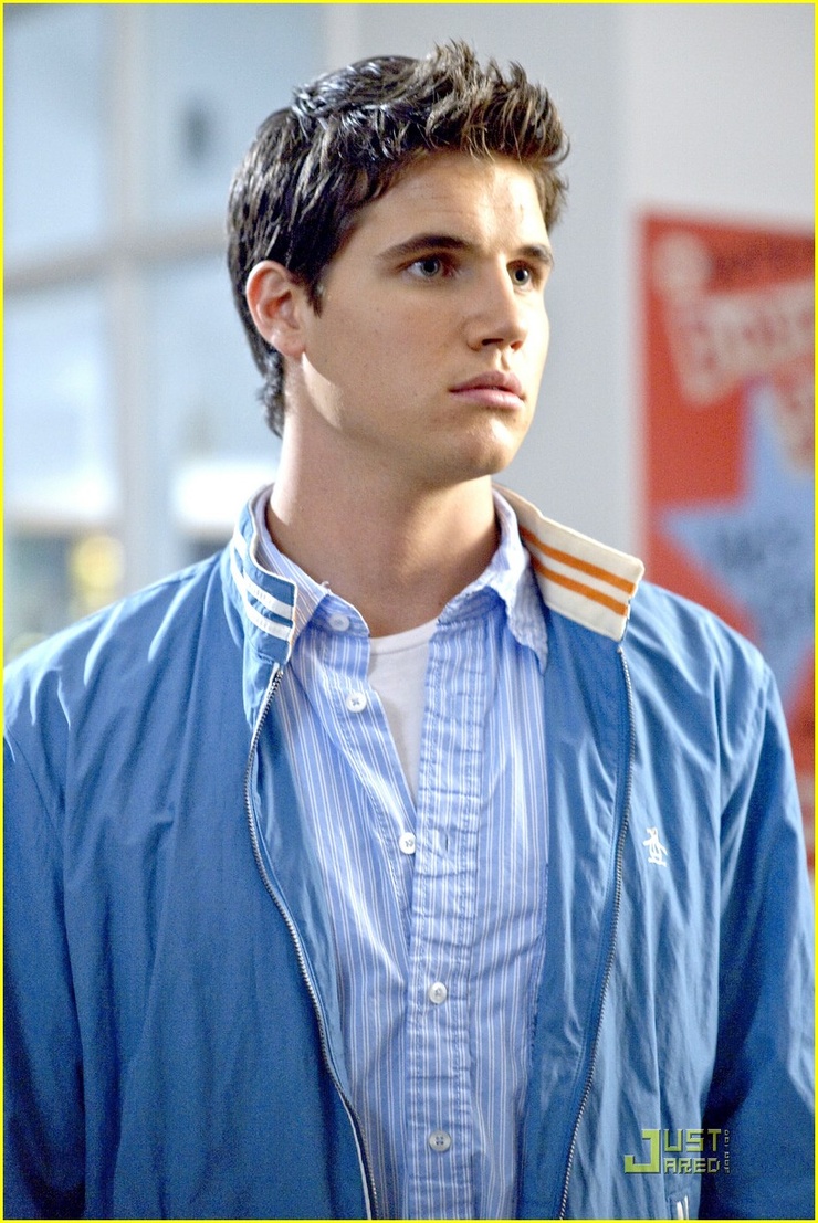 Robbie Amell