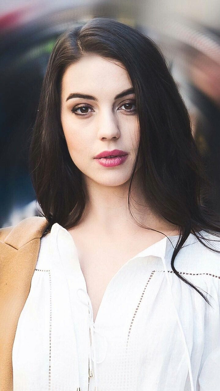 Adelaide Kane queen