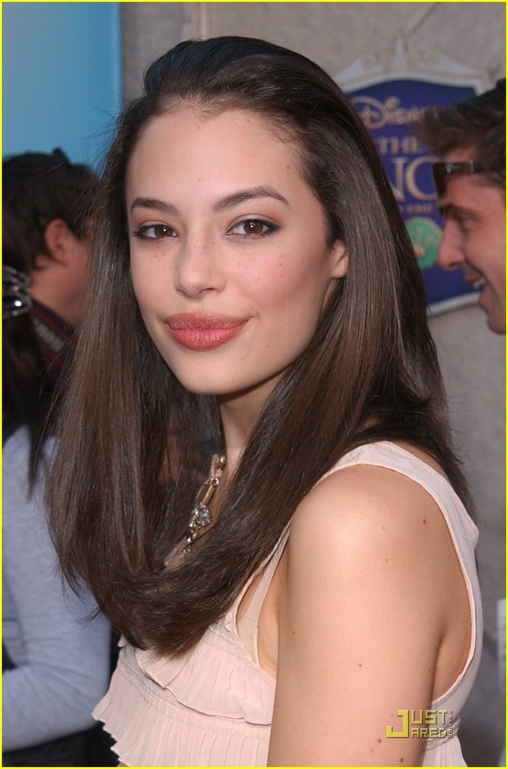 Next photo of Chloe Bridges