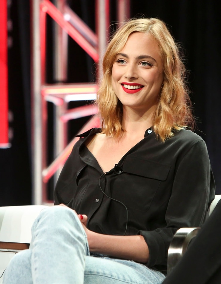 Nora Arnezeder