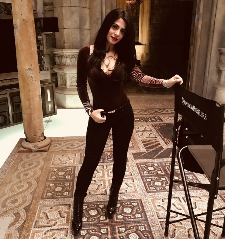 Isabelle Lightwood (Emeraude Toubia)