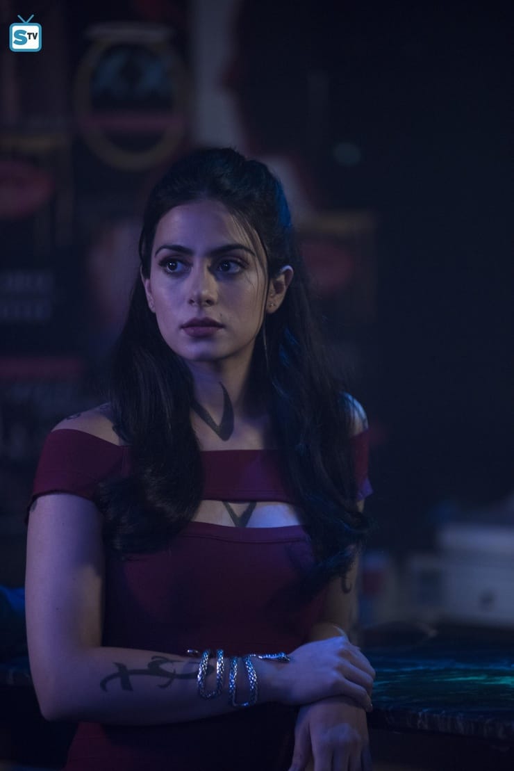 Isabelle Lightwood (Emeraude Toubia)