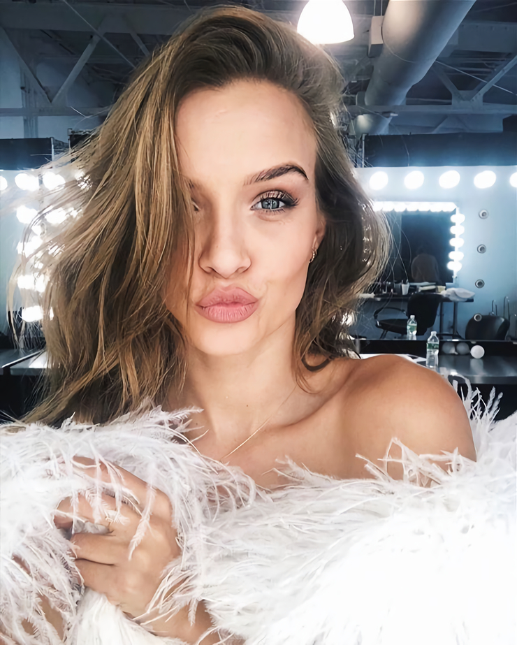Josephine Skriver Josephine Skriver